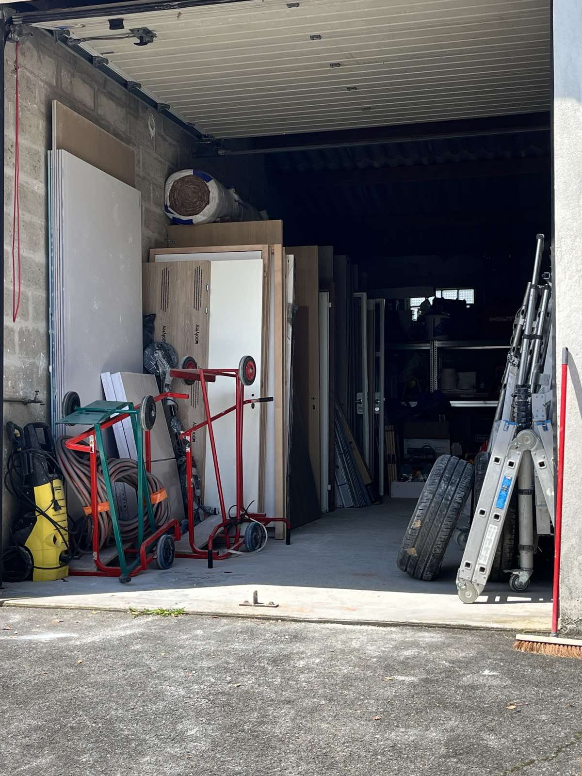 Box de stockage du matériel de chantier ZV Entreprise en Île-de-France